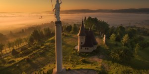 Il photographie les églises depuis le ciel, et c&rsquo;est somptueux
