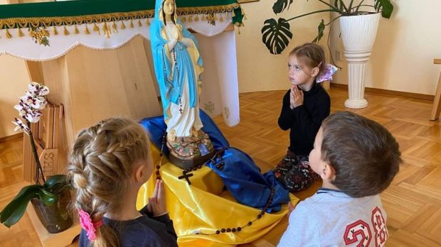 One-Million-Children-Praying-the-Rosary-Aid to the church in need