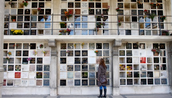 COLOMBARIUM-INCINERATION-CREMATION-CIMETIERE-GODONG-FR009529A