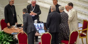 Le petit rituel des pères et mères synodaux chaque matin