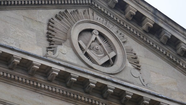 BATIMENT-FRANC-MACONNERIE-shutterstock_1457219447