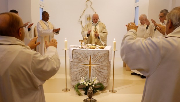 DEDICACE-CHAPELLE-NOTRE-DAME-SOURIRE-LISIEUX-GODONG