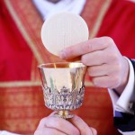 Pourquoi la messe est-elle aussi appelée “eucharistie” ?