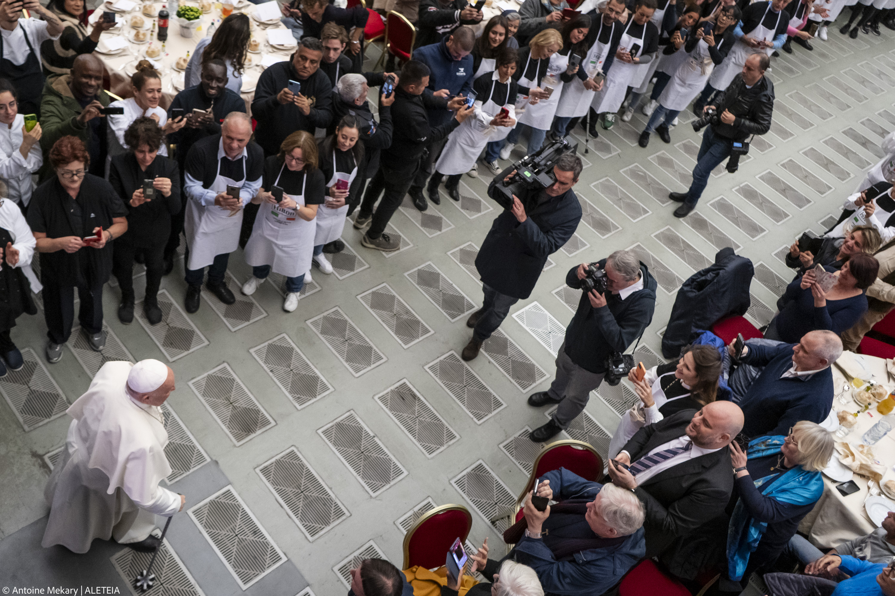 Journée mondiale des pauvres : le Pape à table avec 1.200 pauvres