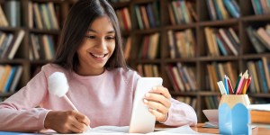 Pas de smartphone avant 15 ans, de plus en plus de pays votent une loi