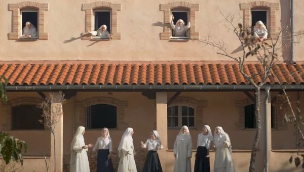 religieuses, chanoinesses, Azille