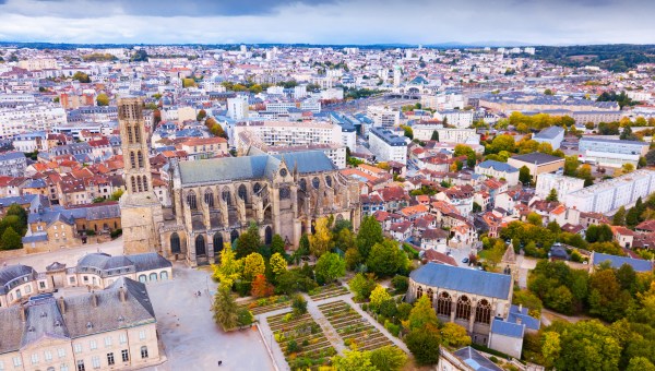 CATHEDRALE-LIMOGES-shutterstock_1831952194