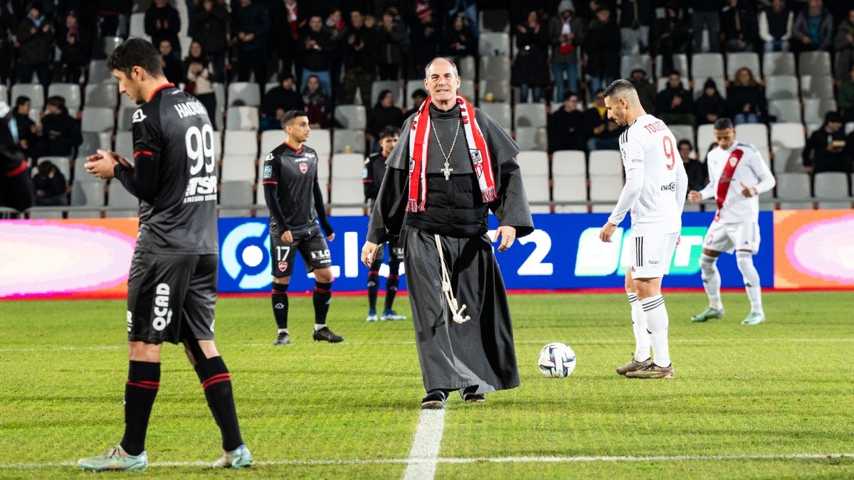 Mgr-Bustillo-Ajaccio-foot.jpg