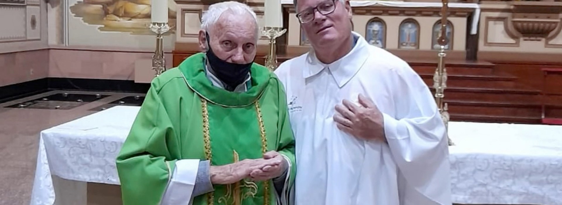 Padre Paulo e seu filho Adriano, diácono