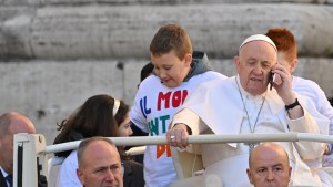 POPE-FRANCIS-PHONE-AFP-000_33BC87Y