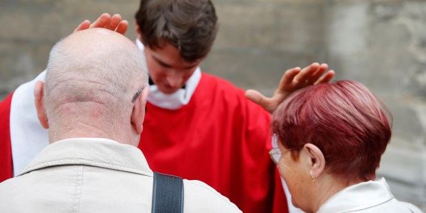 La prière que le Vatican propose pour la bénédiction de couples irréguliers