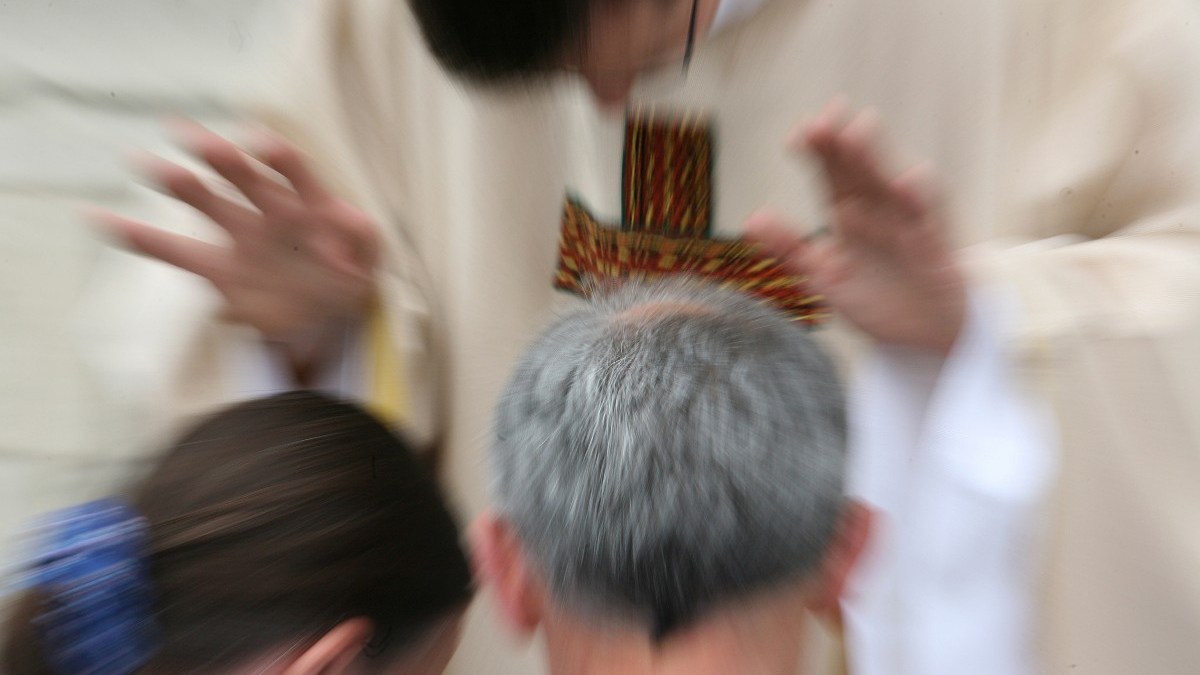 BLESSING-COUPLE-PRIEST