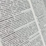 Excommunion ou excommunication ? Ne faites plus l’erreur !