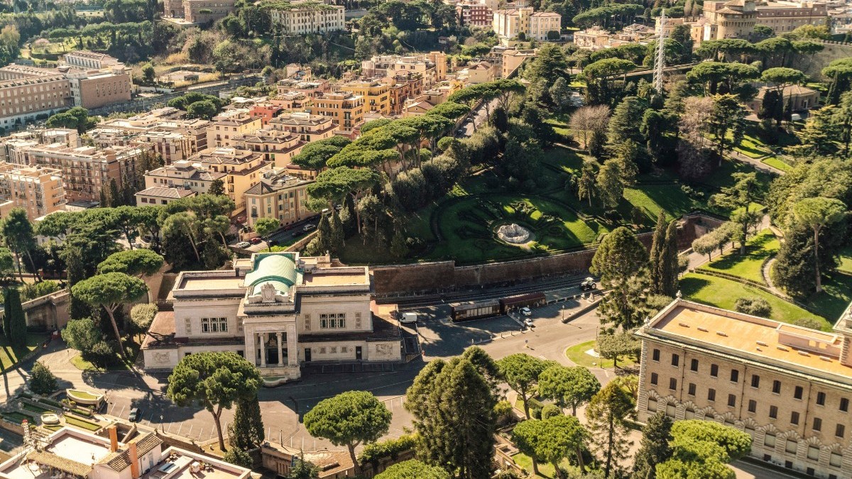 GARE-DU-VATICAN.jpeg