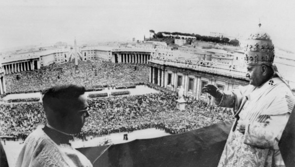 JOHN-XXIII-1962-BENEDICTION-URBI-ET-ORBI-AFP