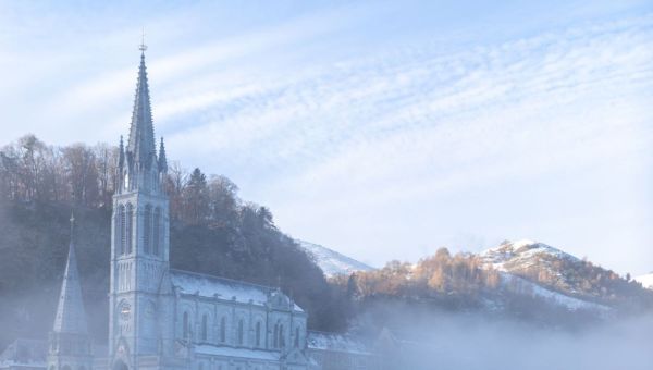 sanctuaire, lourdes, france, neige, hiver
