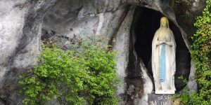 Le silence et la grâce : la dernière apparition de la Vierge à Lourdes