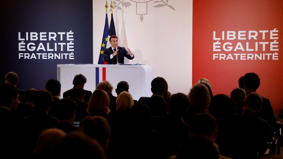MACRON-POLITIQUE.jpg