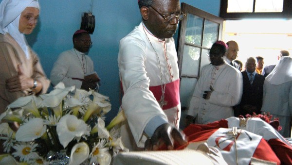 Mgr Michael Courtney nonce irlandais assassiné au Burundi