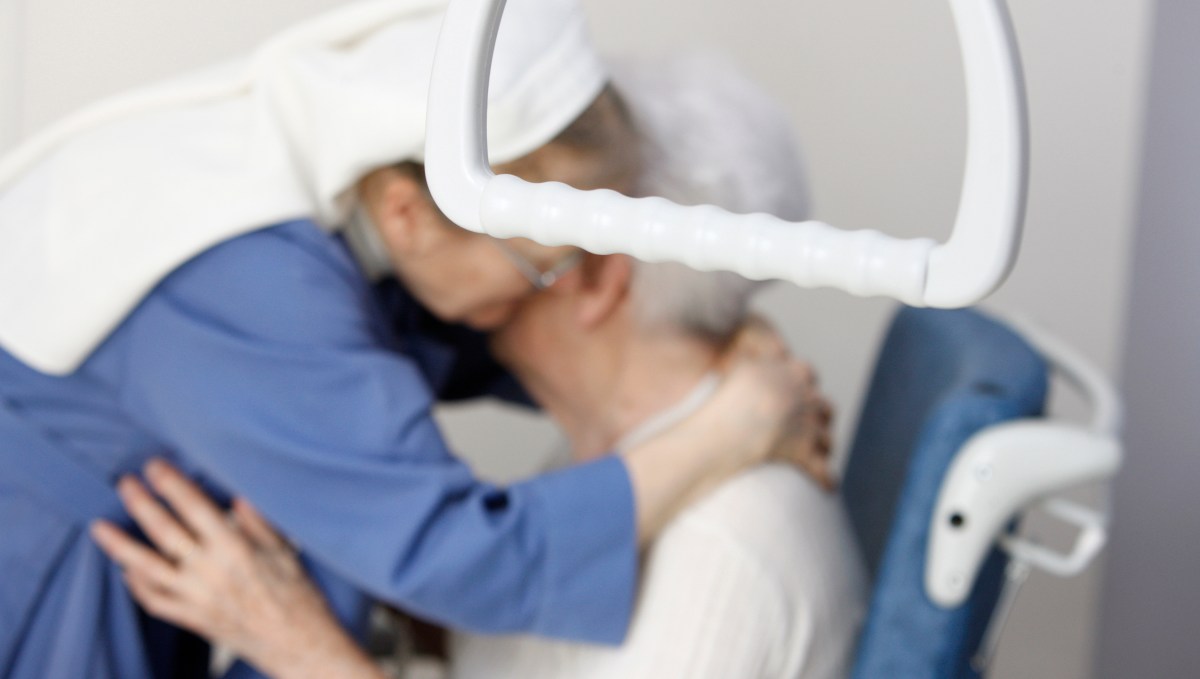 Dans une tribune publiée le 28 juillet dans le journal La Croix, 150 responsables d’établissement de santé d’inspiration chrétienne dénoncent l’obligation créée par la loi sur l’aide à mourir de permettre des actes létaux.
