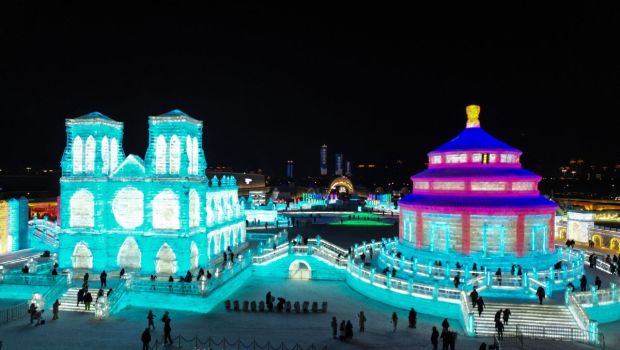 notre-dame de paris, réplique, glace, chine