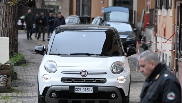 FIAT-POPE-GEMELLI-HOSPITAL-AFP