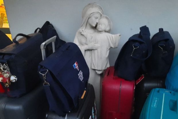vierge marie, statues, vacances, valises