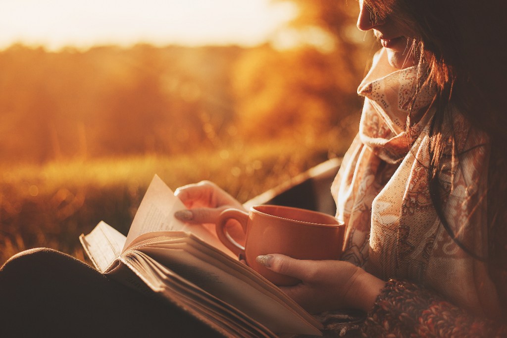 girl-woman-read-book-autumn-outdoors-