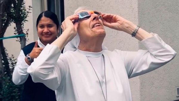 SISTER-CECILIA-ECLIPSE-INSTAGRAM