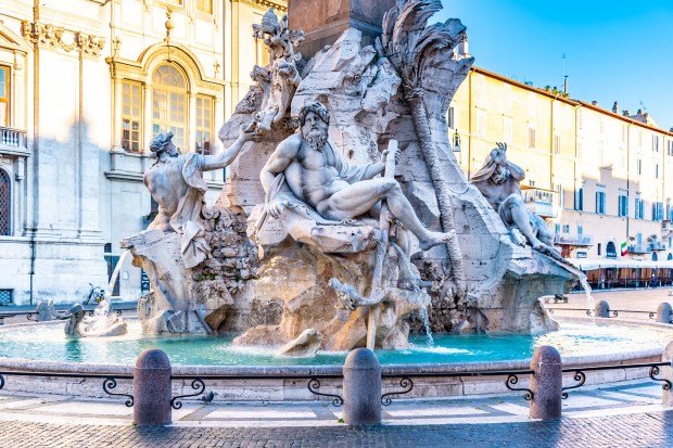 fontaine-des-Quatre-fleuves-place-navone-italie-shutterstock
