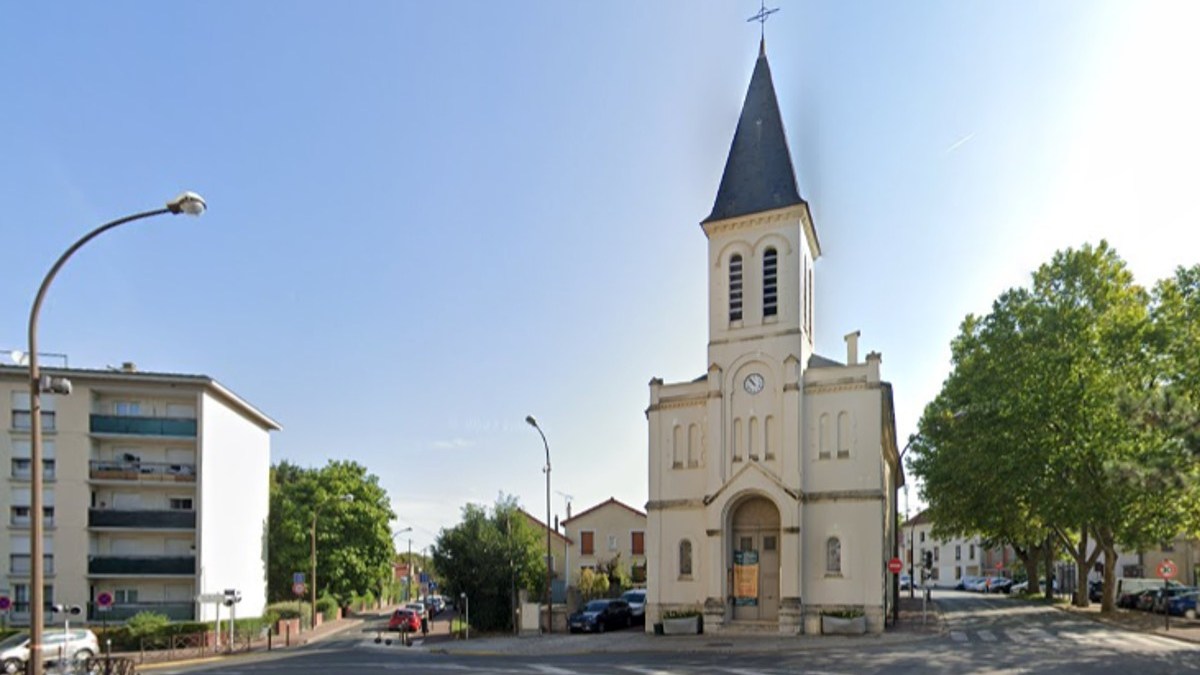 EGLISE-LIVRY-GARGAN.jpg