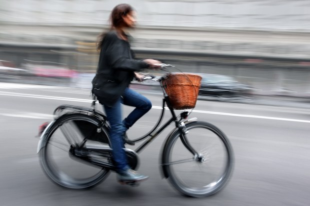 FEMME-VELO-shutterstock