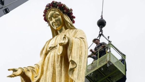 Vierge Marie couronne de fleurs