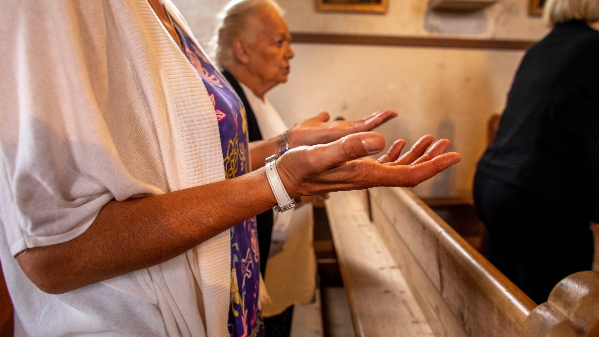 PRIERE-NOTRE-PERE-MAINS-OUVERTES-GODONG
