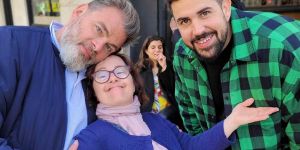 Artus veut ajouter un gros truc en plus aux vacances des personnes handicapées
