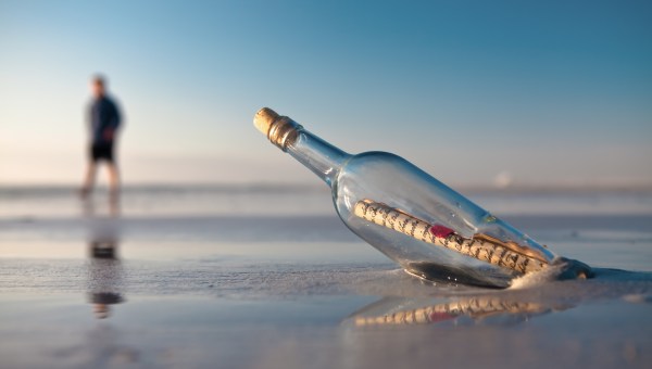 BOUTEILLE-MER-shutterstock