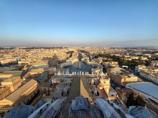 VATICAN-VUE-DU-HAUT-DU-DOME-shutterstock