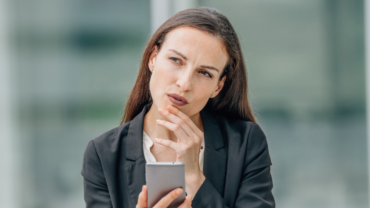 WOMAN-PHONE.jpg
