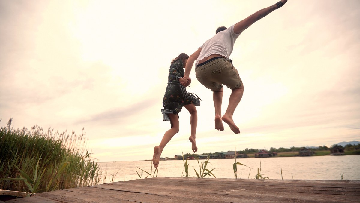couple-jump.jpg
