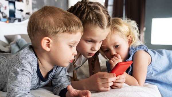 Corner Item Image - 5-10-15 : de nouveaux repères d’âge pour accéder aux écrans et aux smartphones