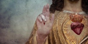 Trois sacramentaux pour approfondir sa dévotion au Sacré-Cœur