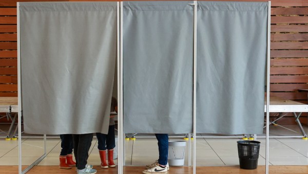 ELECTIONS-LEGISLATIVES-ISOLOIR-VOTE-POLITIQUE-FRANCE-AFP