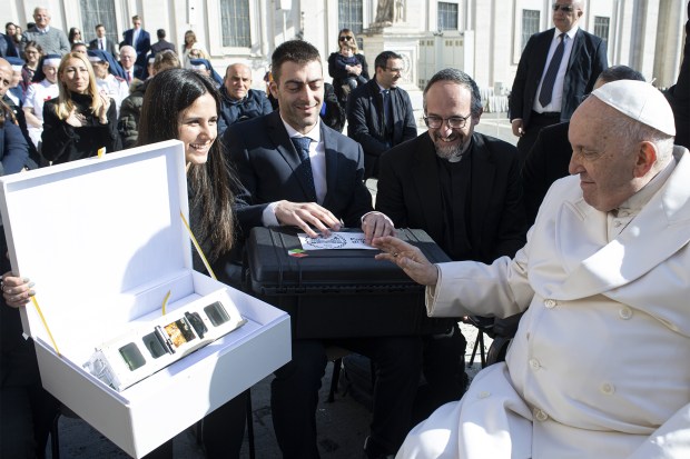 Pope-Francis-blesses-the-nano-book-Vatican-Media