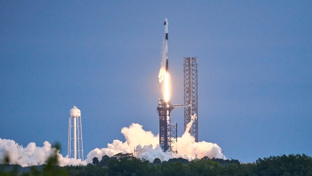 SpaceX-Falcon-9-fusee-shutterstock