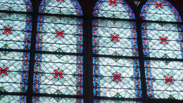 Vitrail-en-grisaille-Viollet-le-Duc-notre-dame