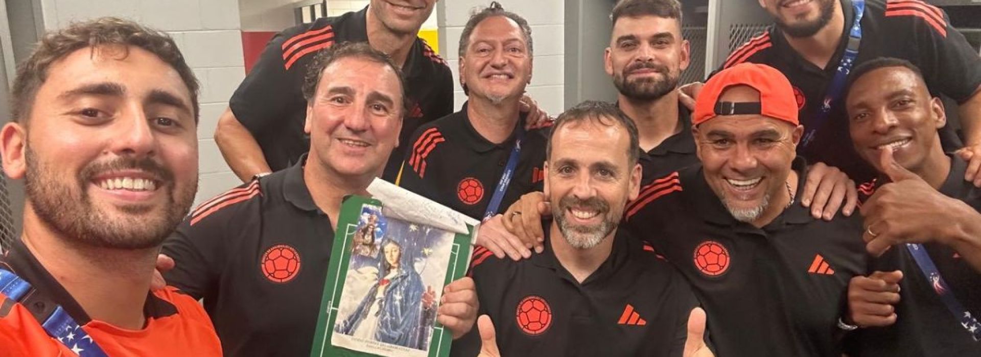 Néstor Lorenzo, de la selección de futbol de Colombia devoto de la Virgen
