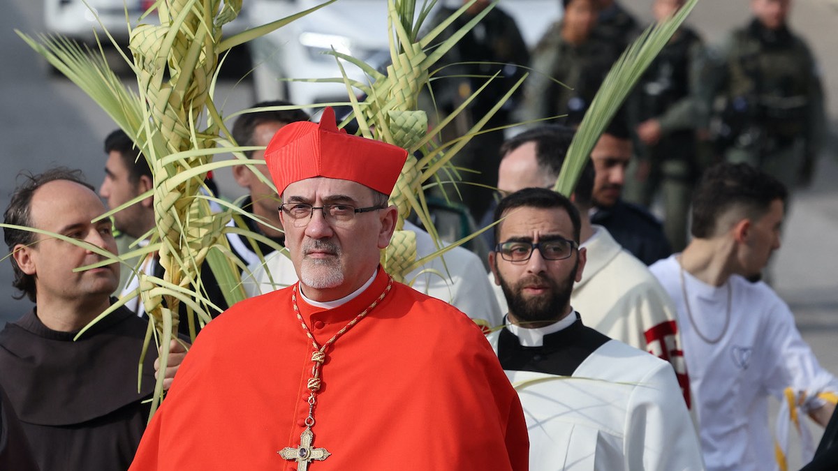 Le cardinal Pizzaballa lors de la procession du dimanche des Rameaux 2024 sur le mont des Oliviers.