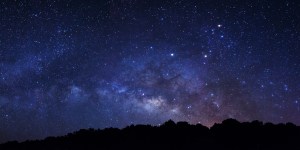 Jésus est-il aussi le Roi de toutes les planètes et de toutes les galaxies ?