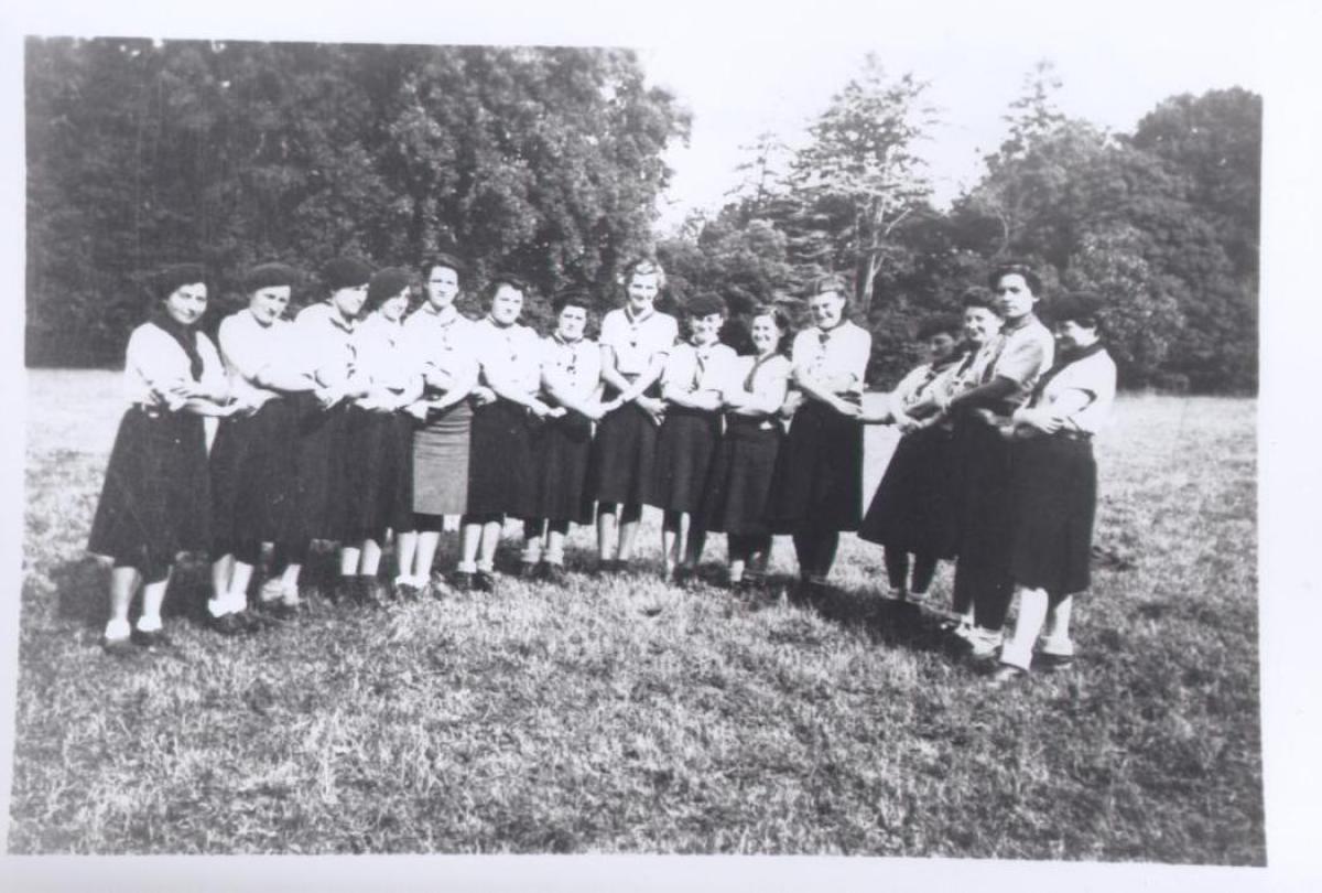 Photo-n°-49-Camp-ecole-des-Scouts-de-France-a-Caden-1942