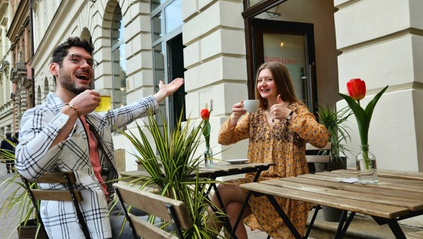 Ogródek kawiarni Pola Dialogu w Krakowie